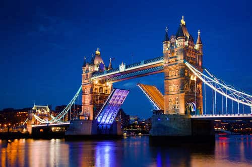 Tower Bridge London - Transport Car US to UK