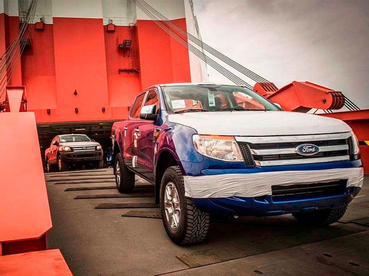 Cars unloading from Wallenius RoRo ship